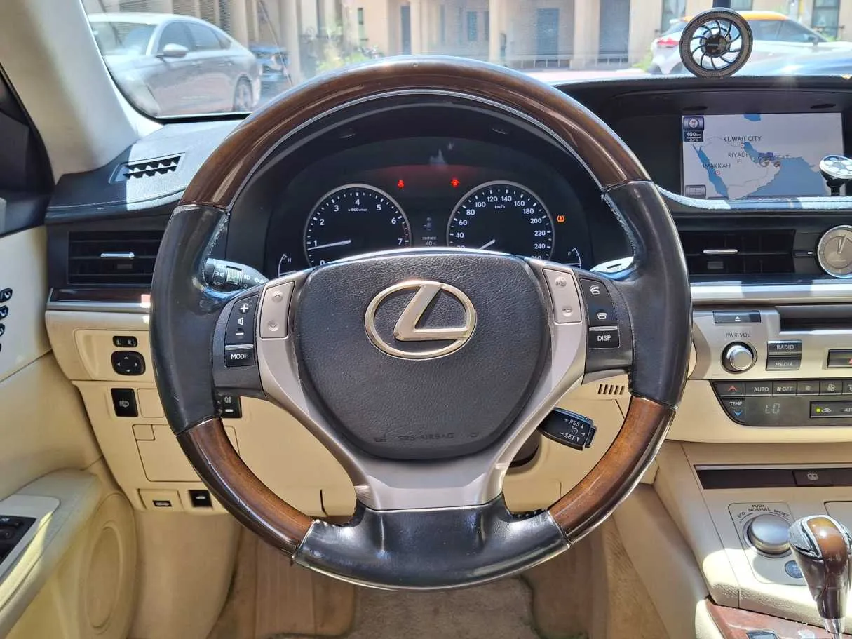 Car image 16
