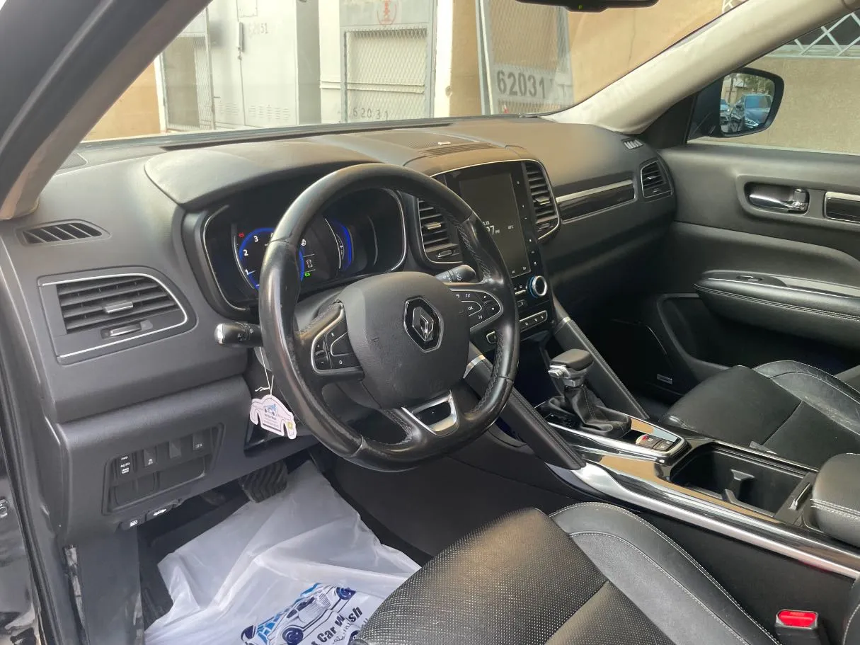 Car image 13