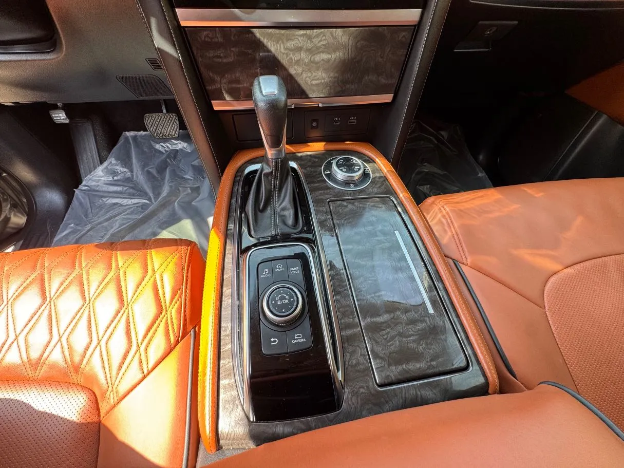 Car image 18