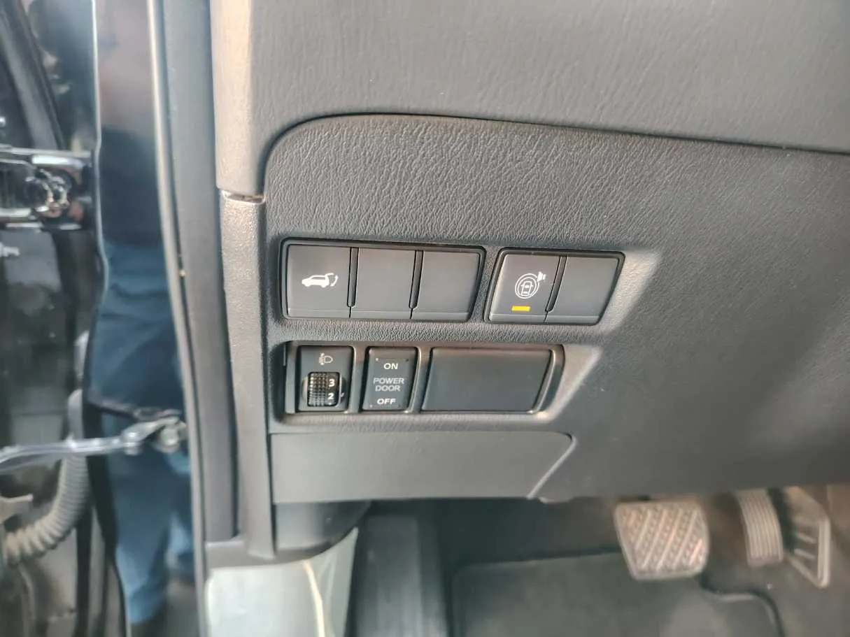 Car image 34
