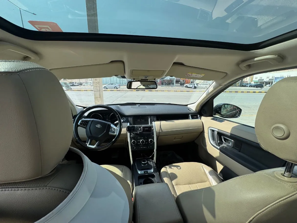 Car image 14