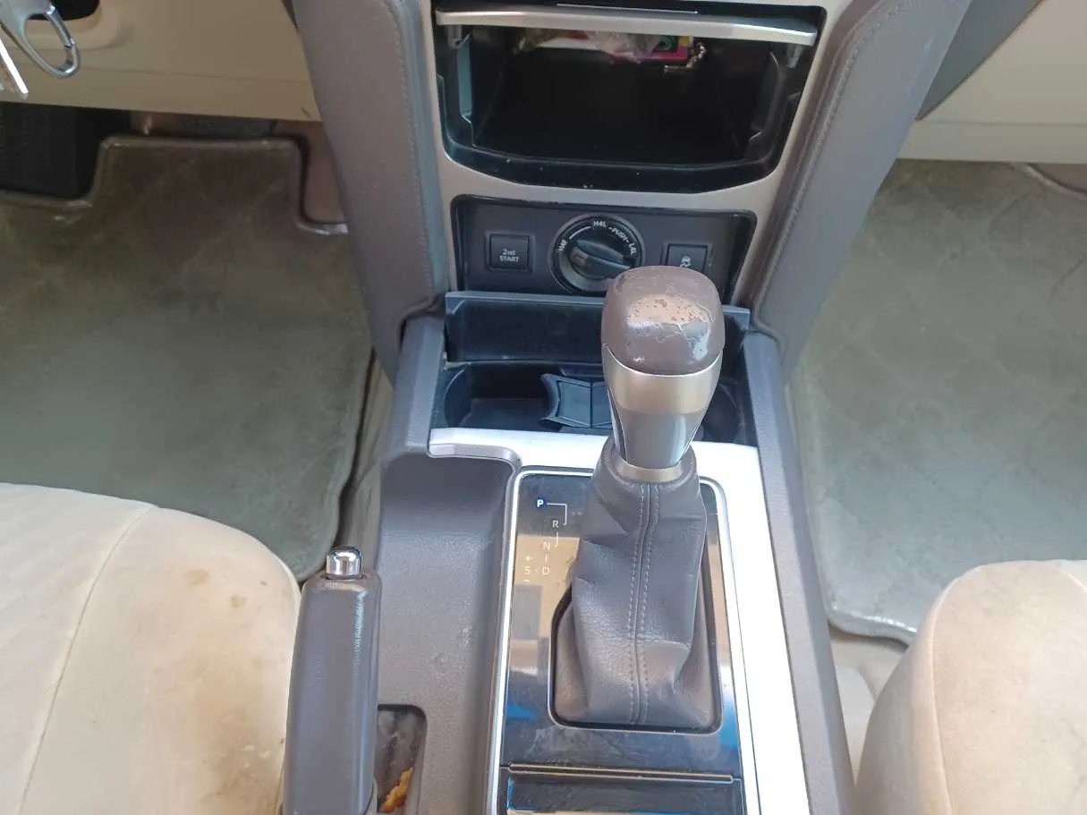 Car image 14