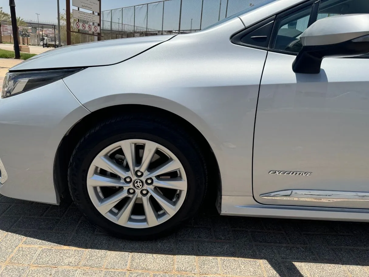 Car image 9