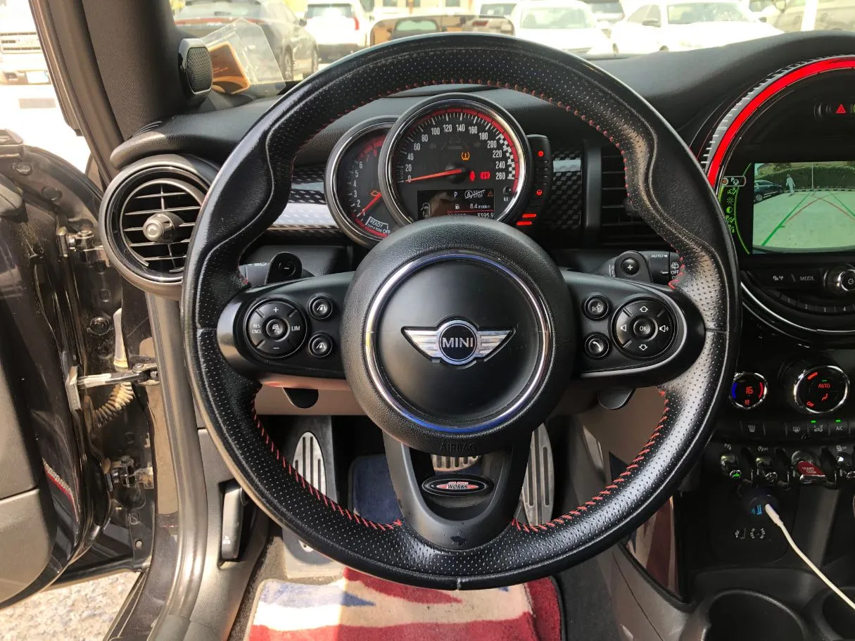 Car image 15