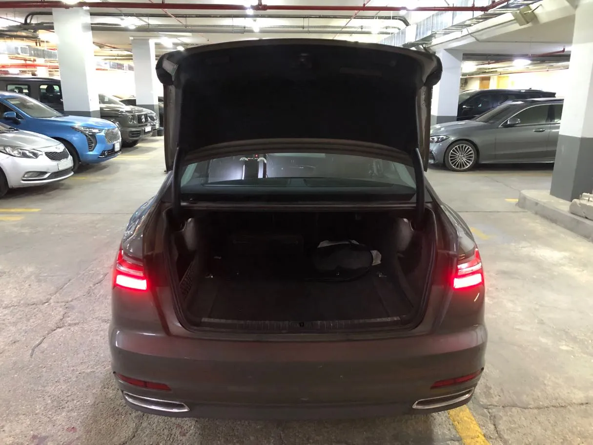 Car image 20