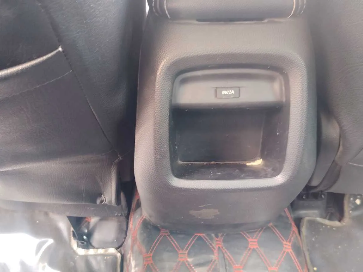 Car image 30