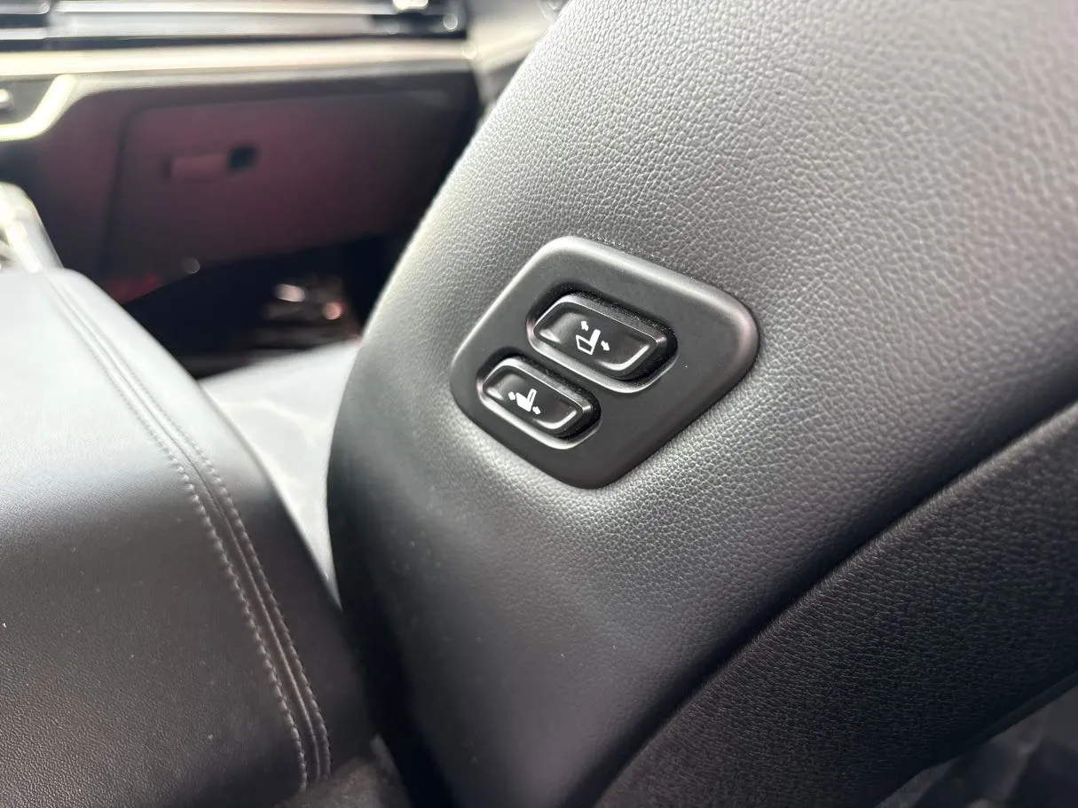 Car image 28