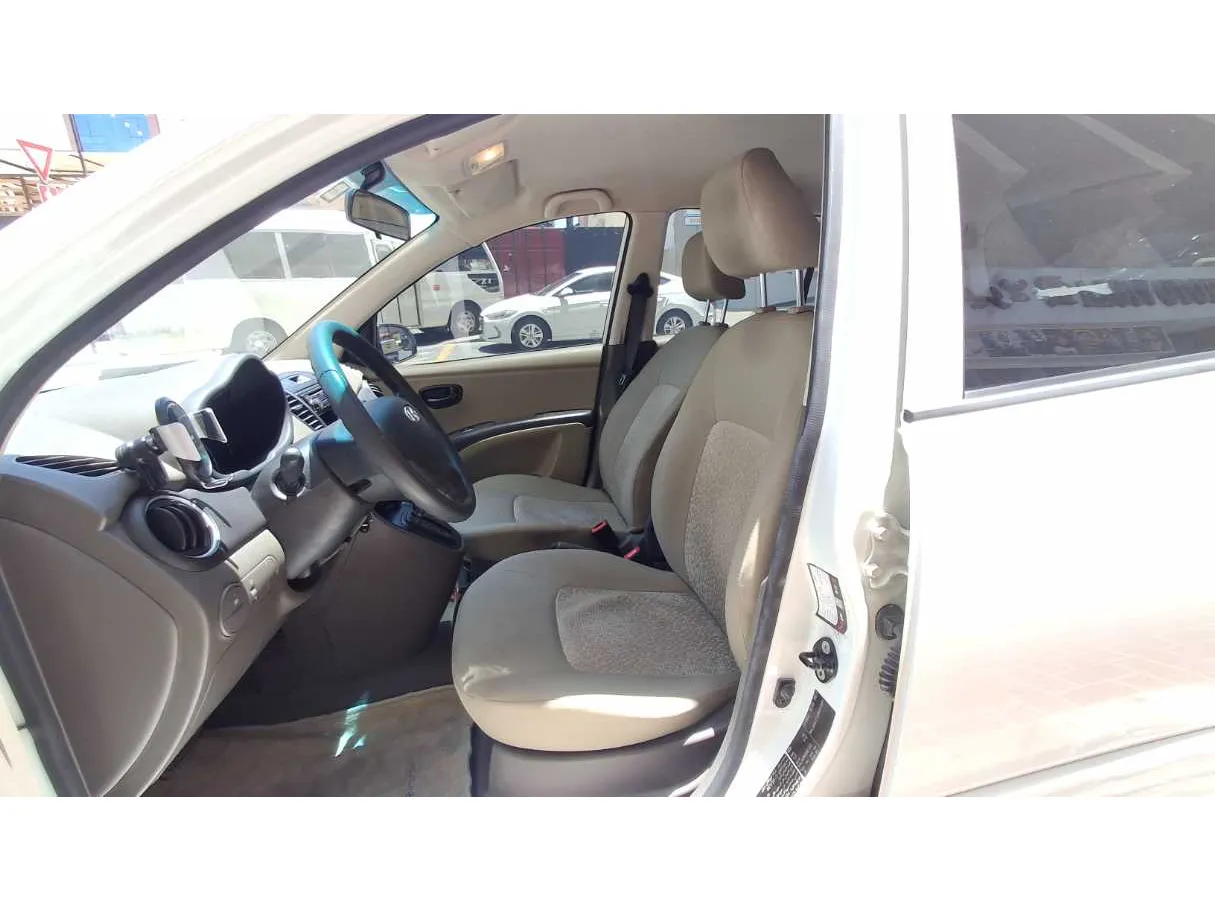 Car image 13