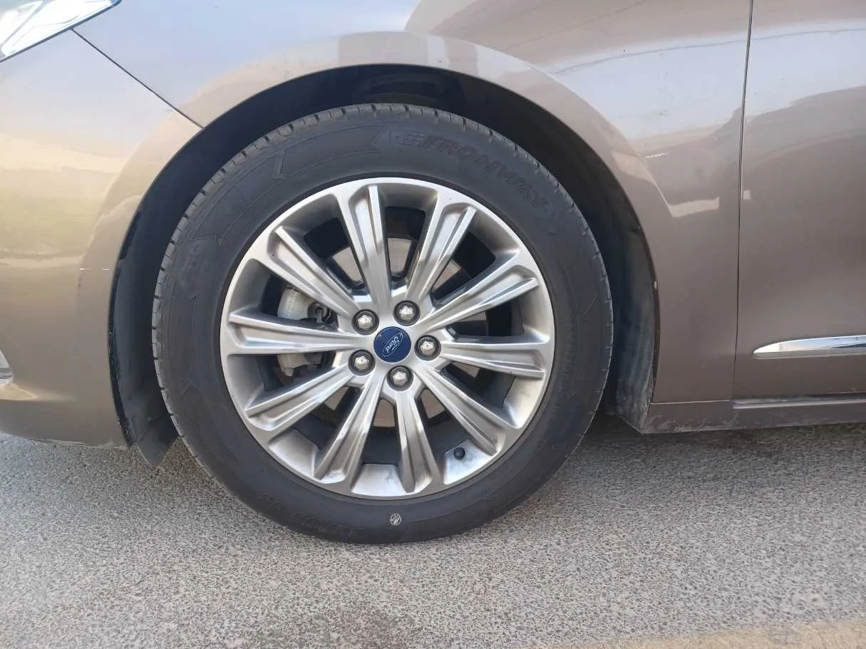 Car image 10
