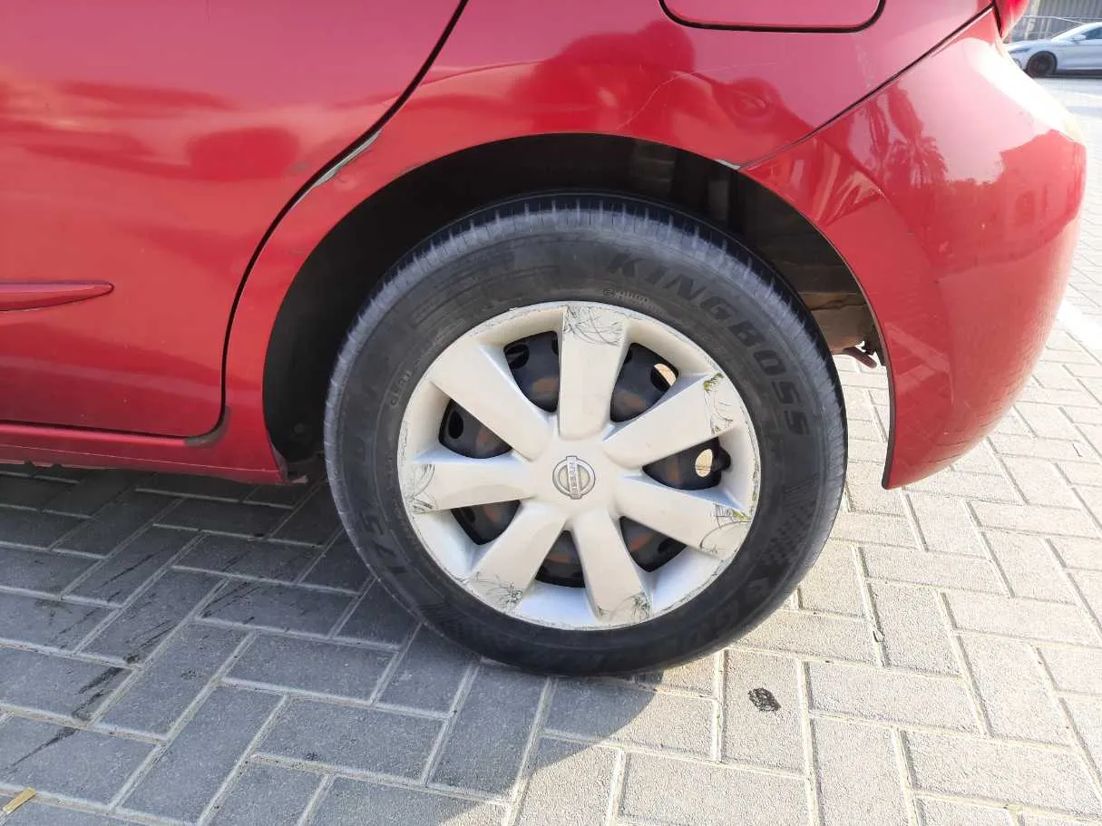 Car image 9