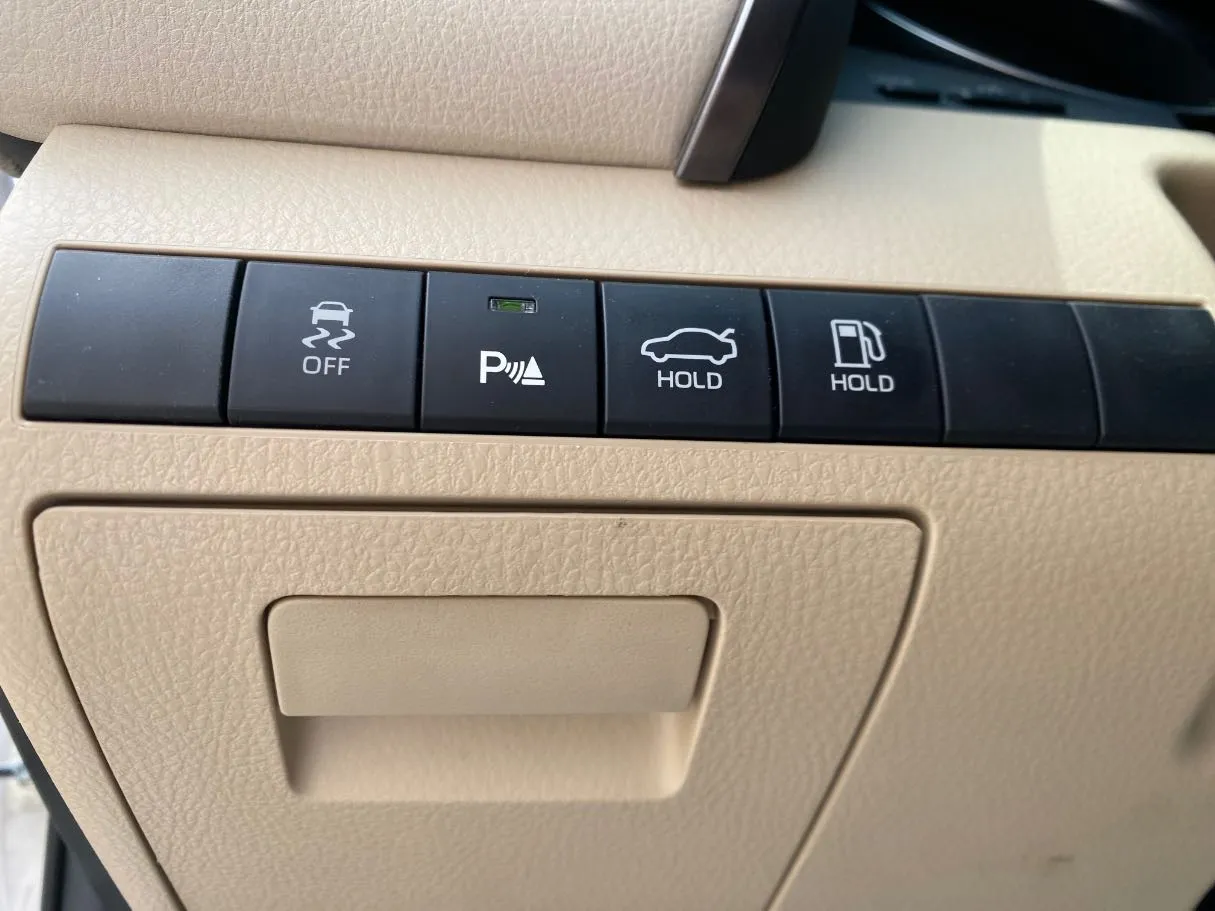 Car image 23