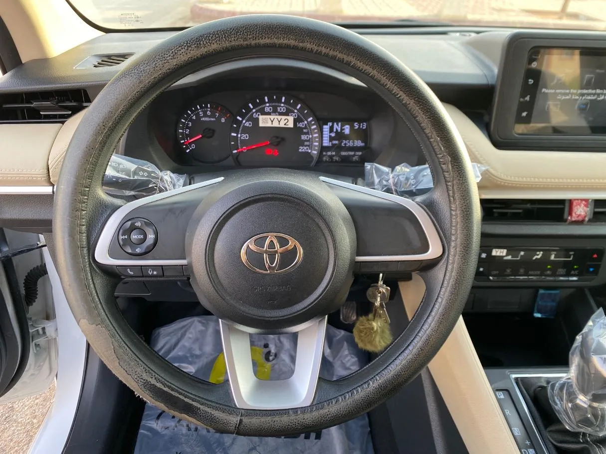 Car image 18