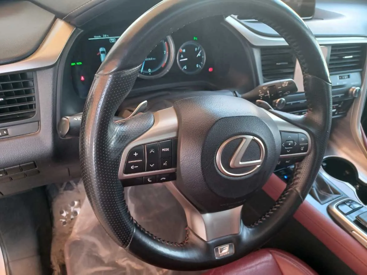 Car image 19
