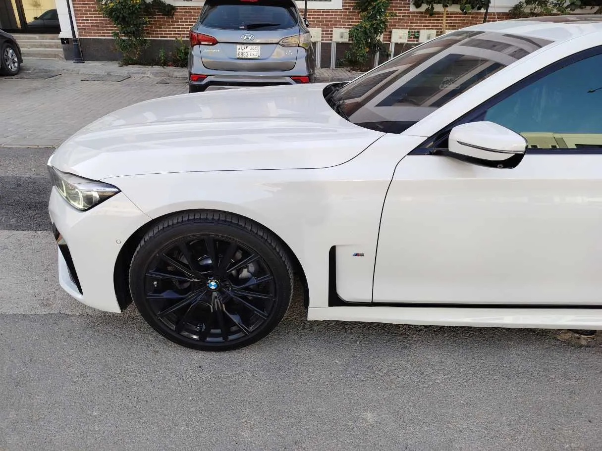 Car image 9