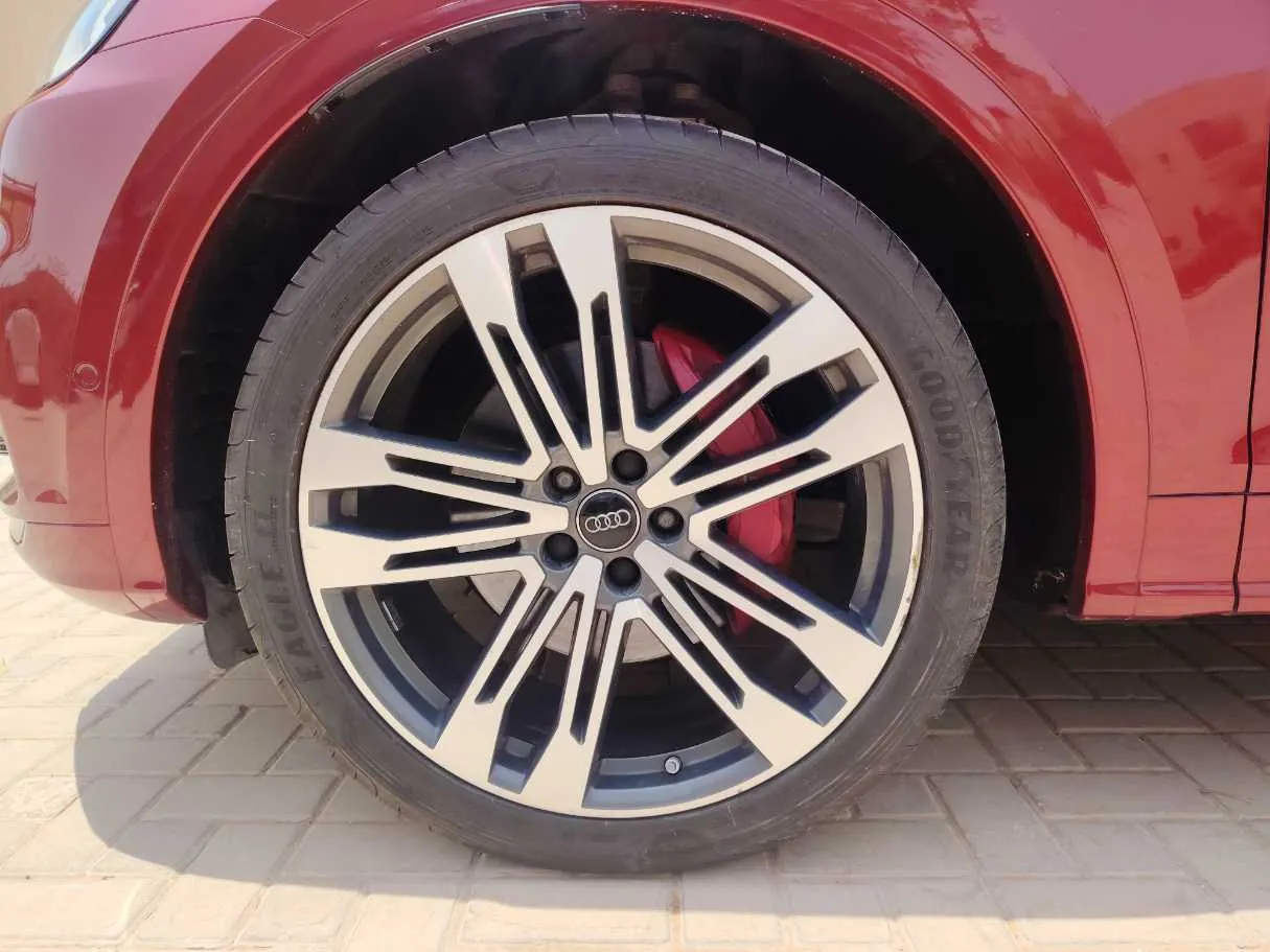 Car image 10