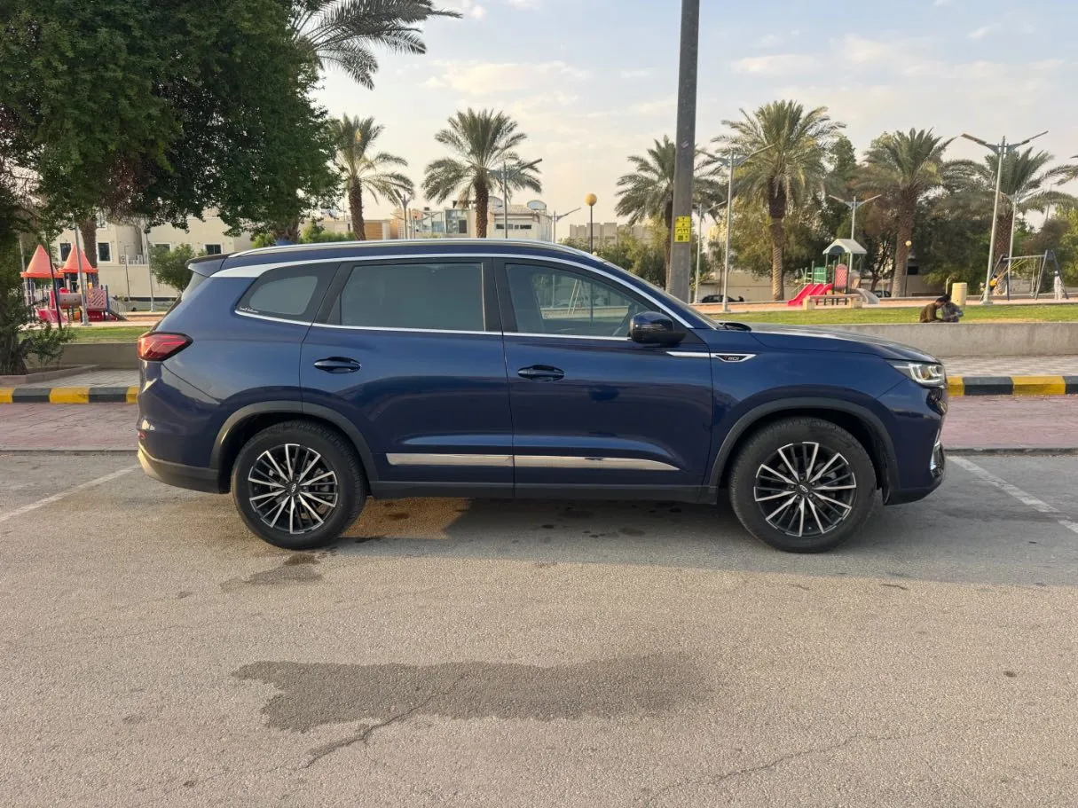 Car image 4