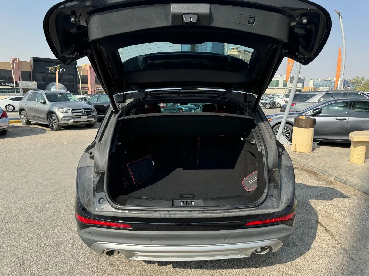 Car image 21