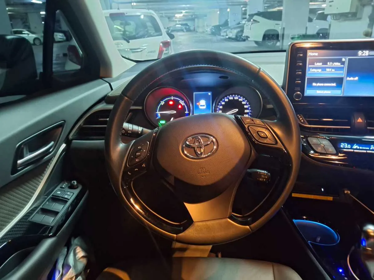 Car image 14