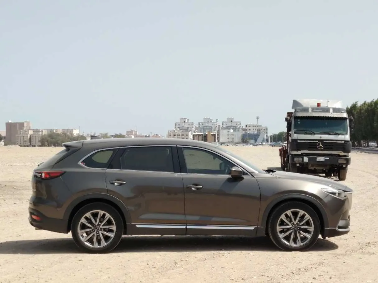 Car image 4