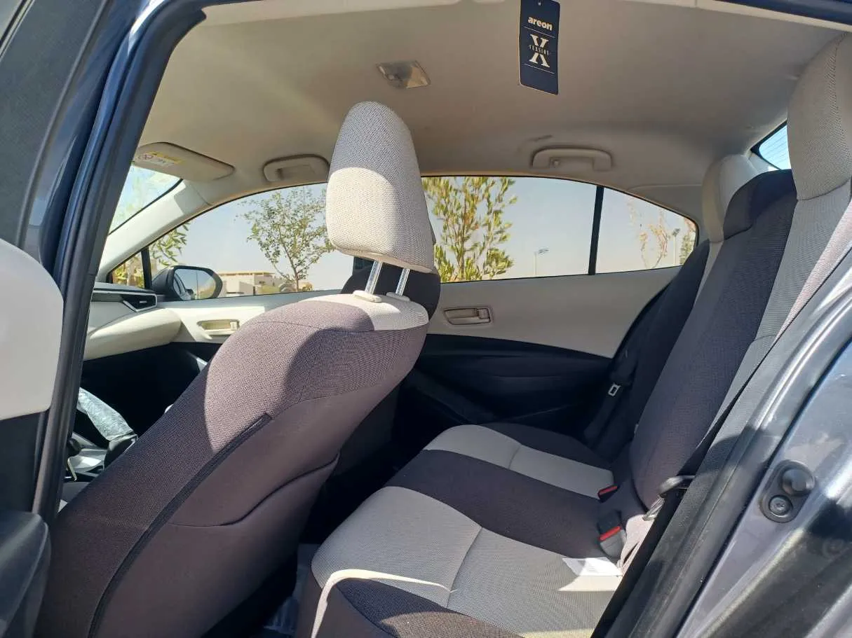 Car image 14
