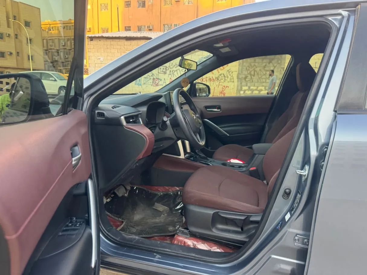 Car image 12
