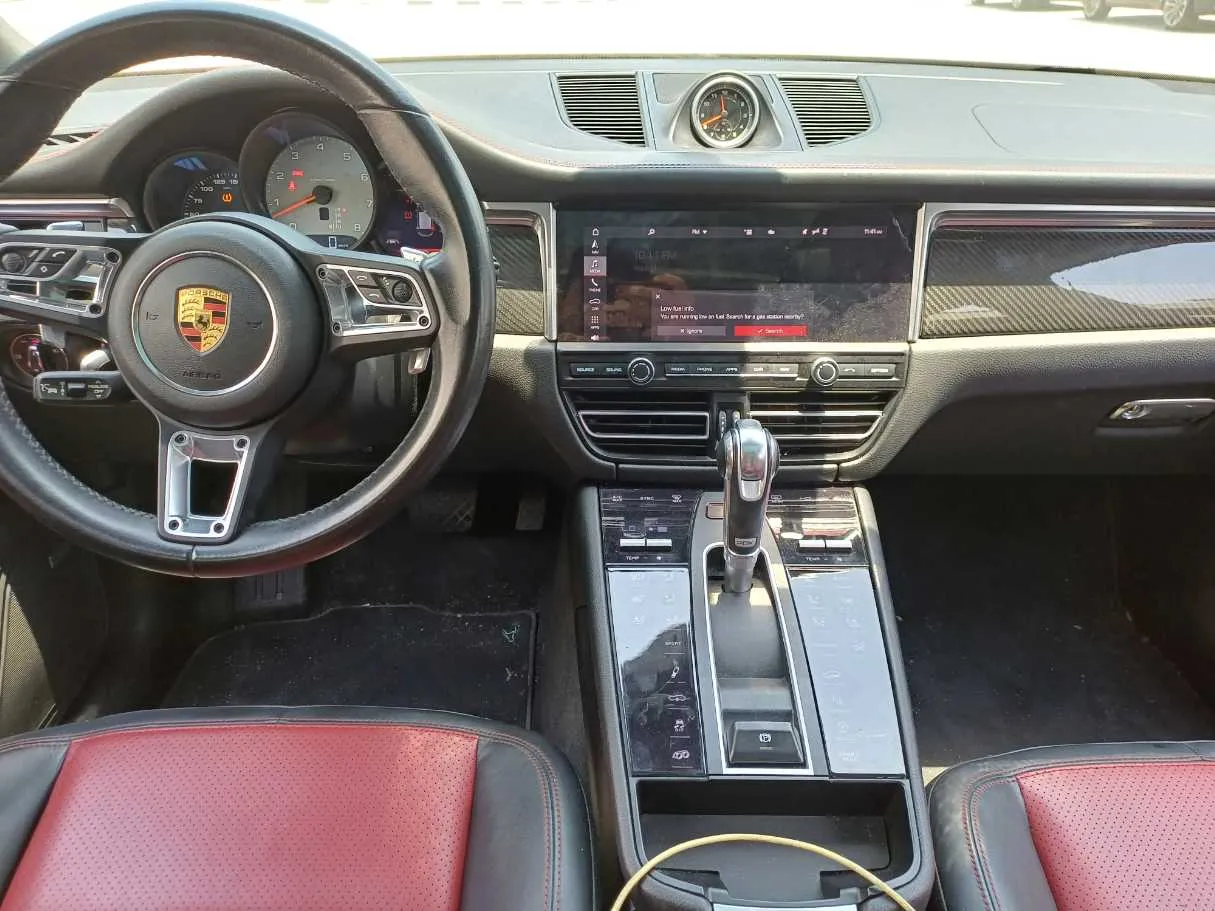 Car image 16