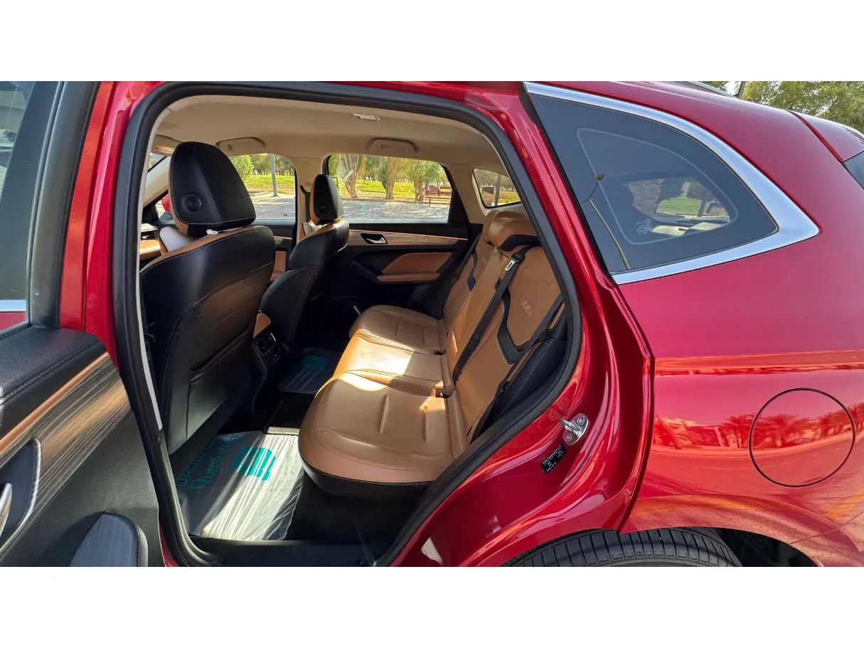 Car image 13