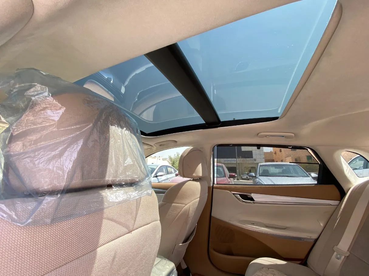 Car image 13