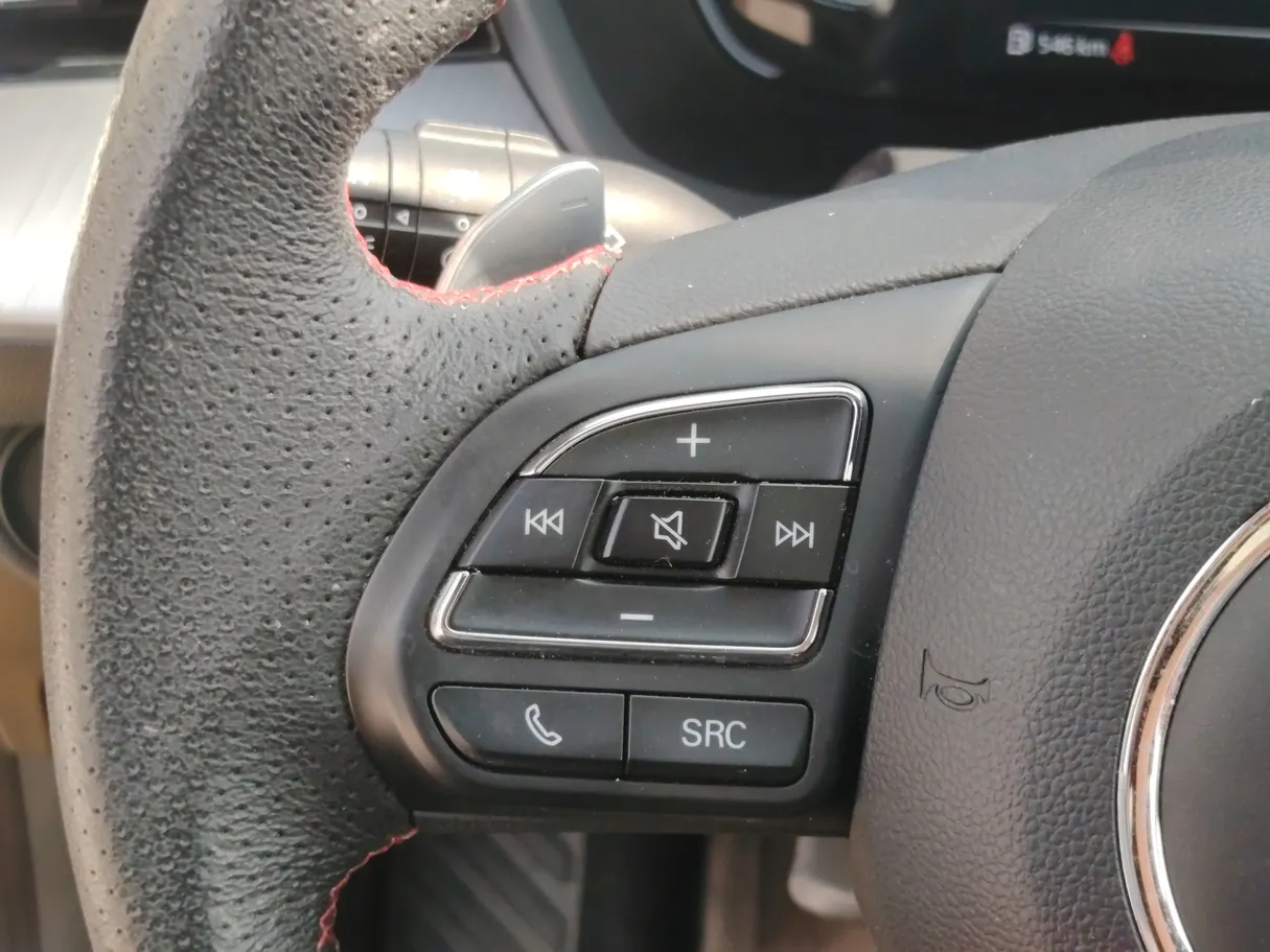 Car image 25