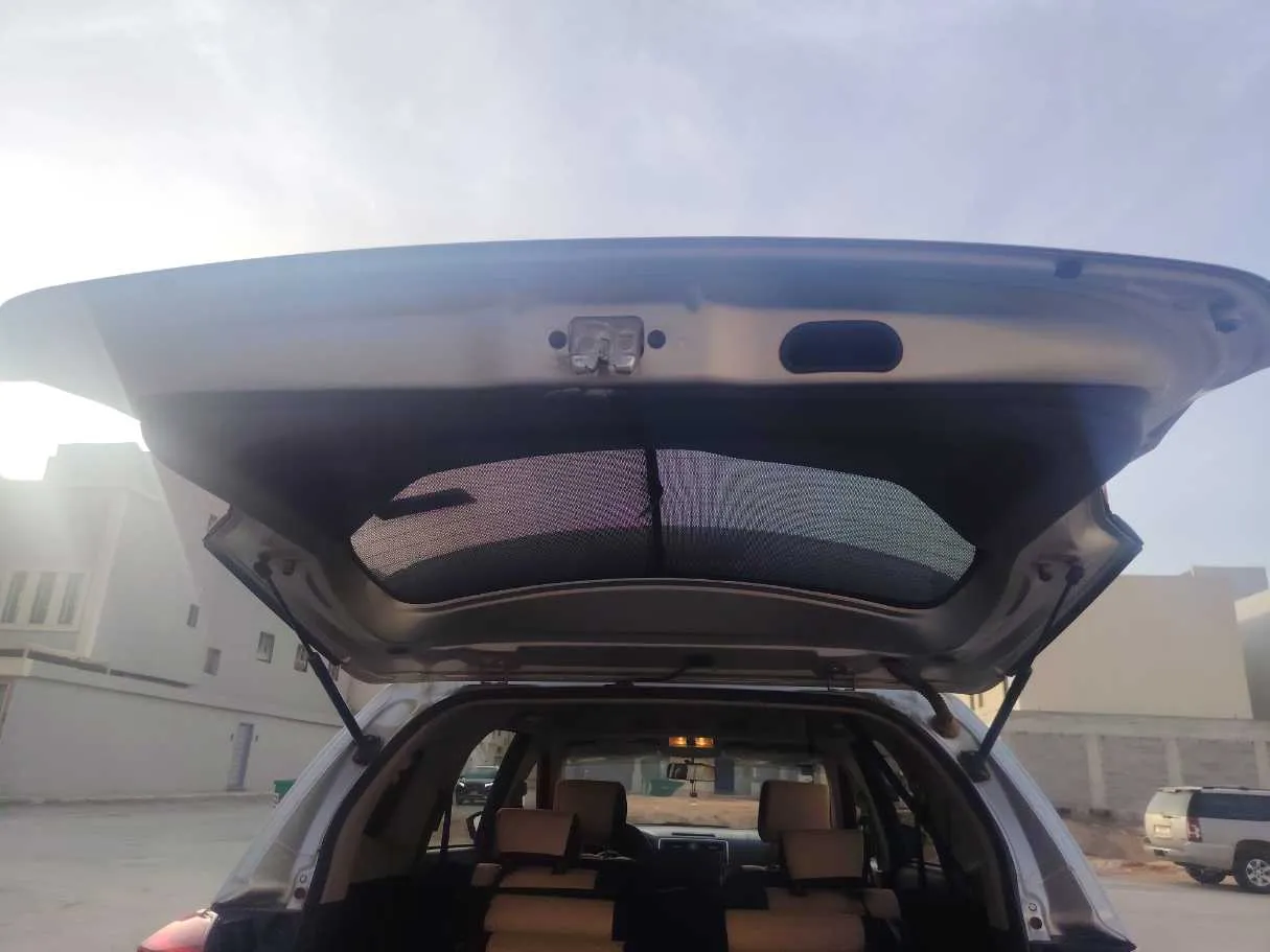 Car image 24