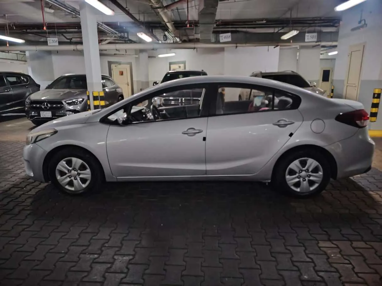 Car image 8