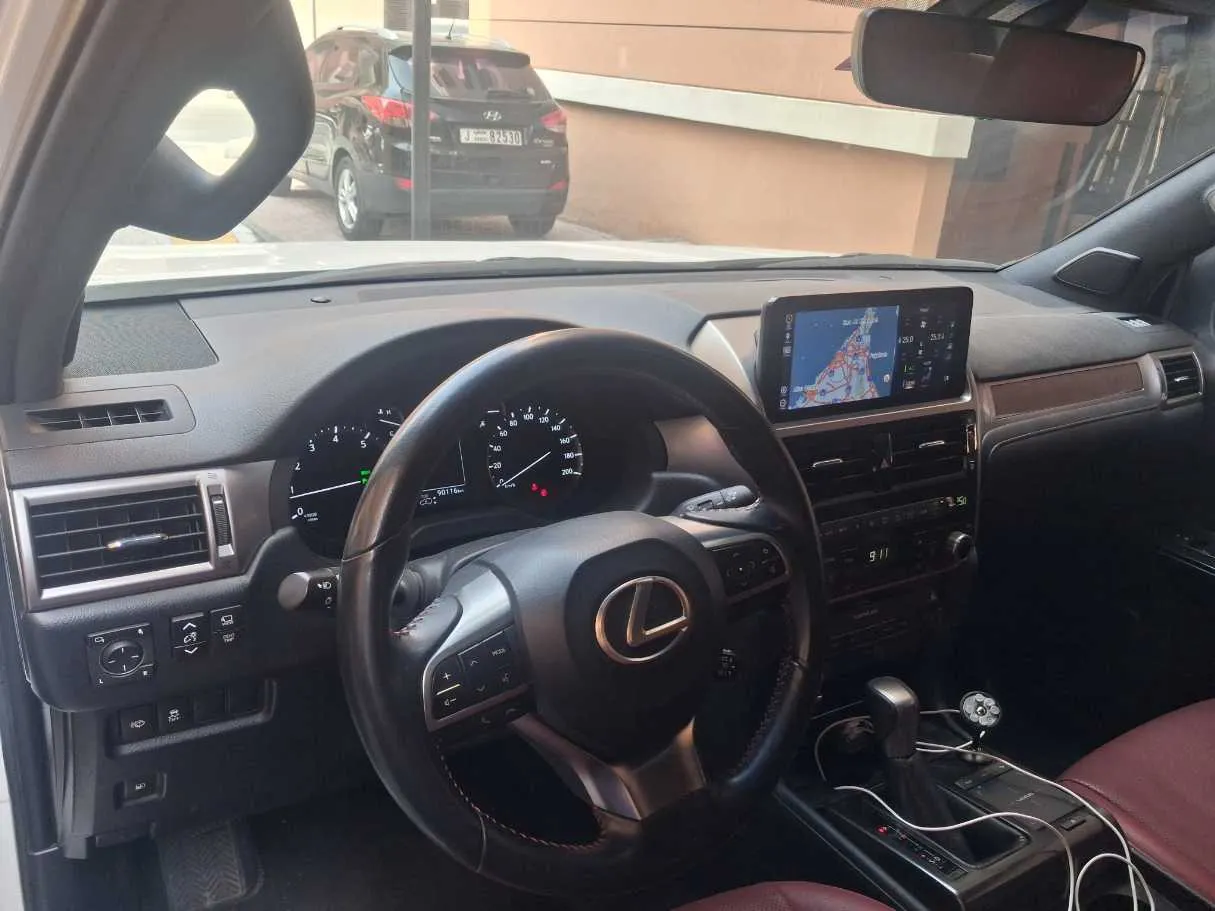 Car image 11