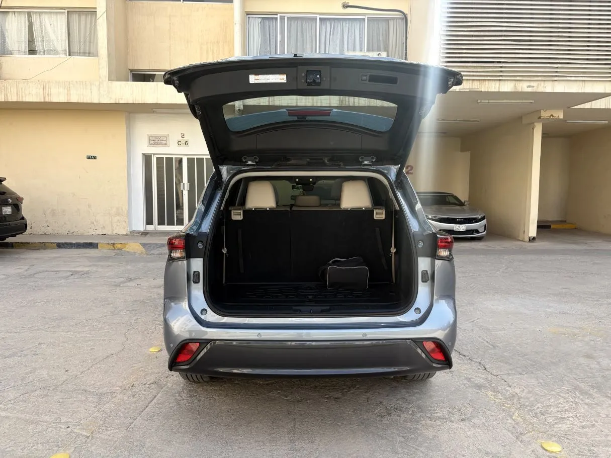 Car image 27