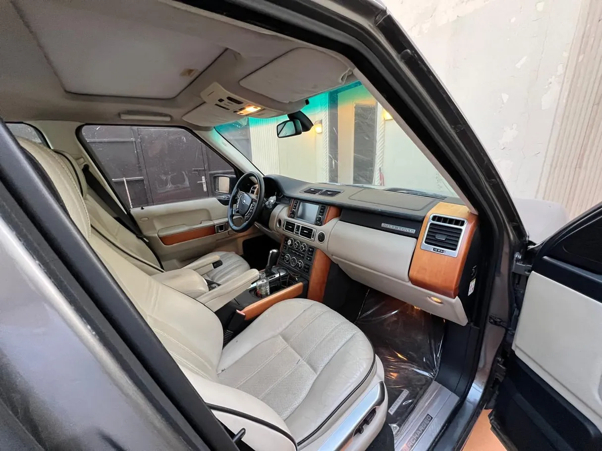 Car image 8