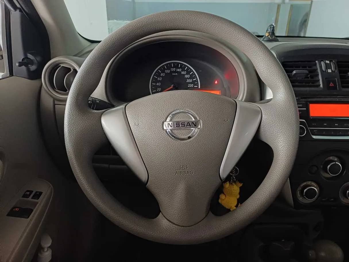 Car image 18