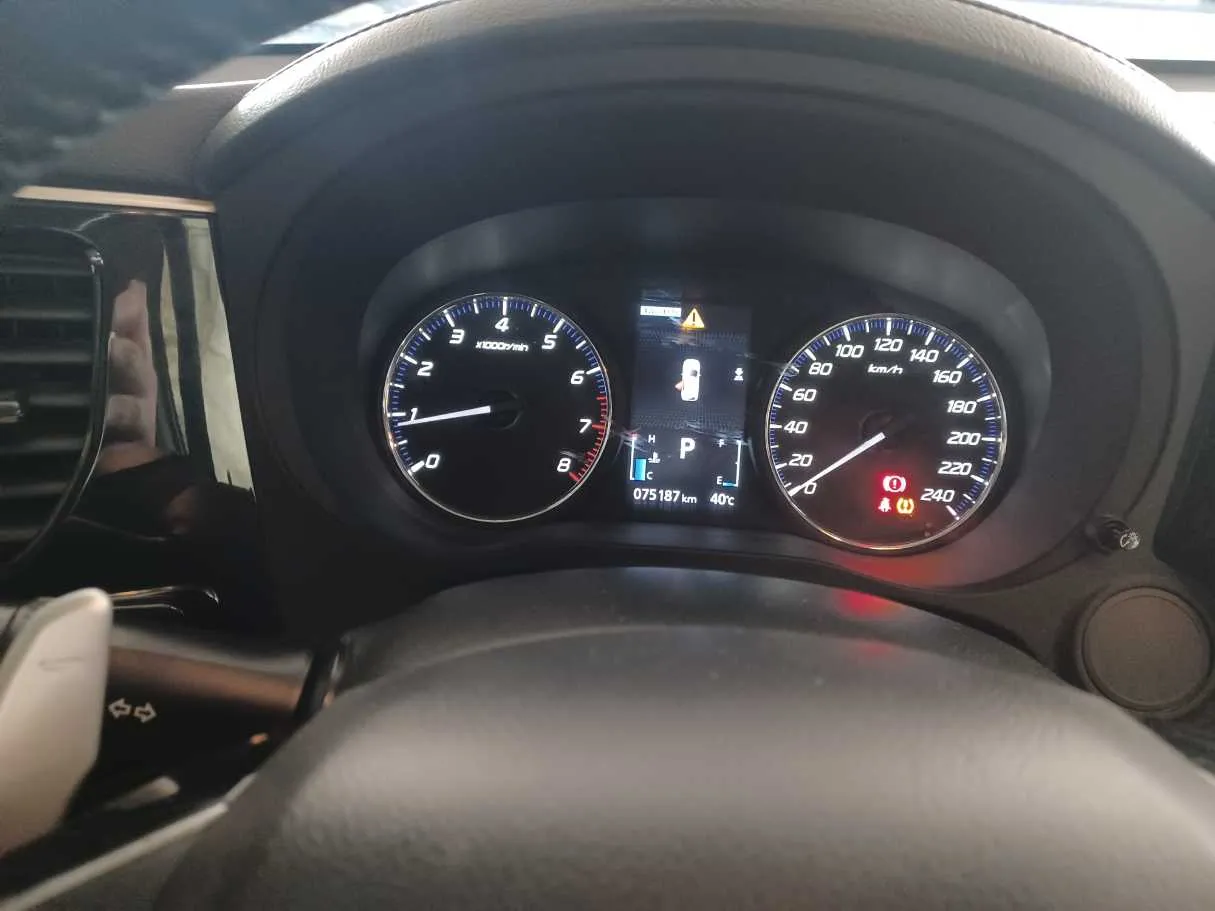 Car image 15