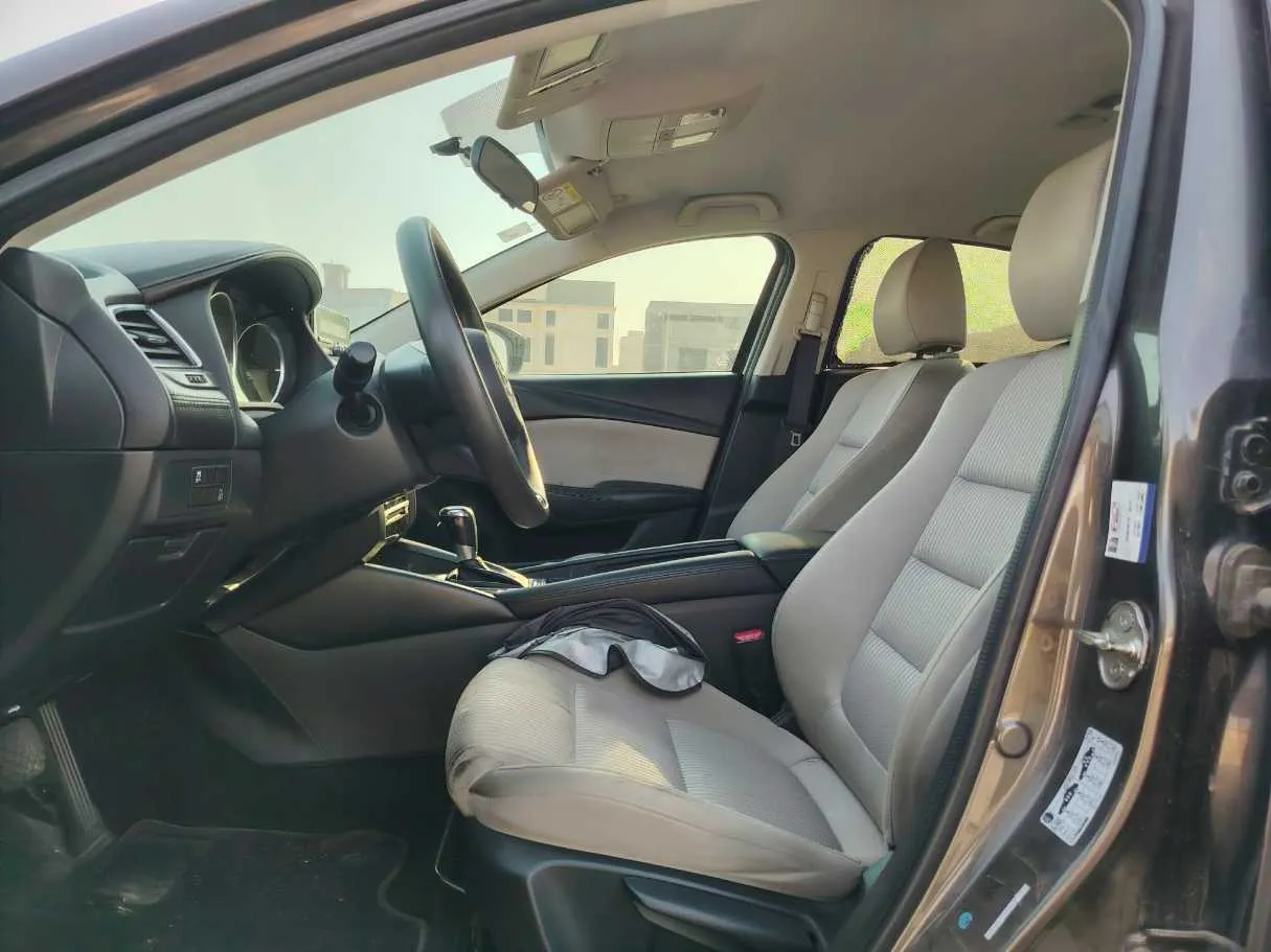 Car image 14