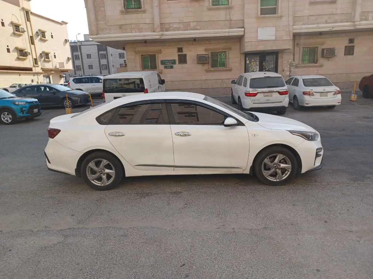 Car image 4