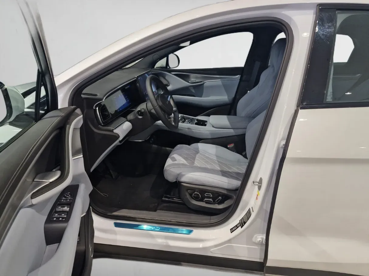 Car image 5