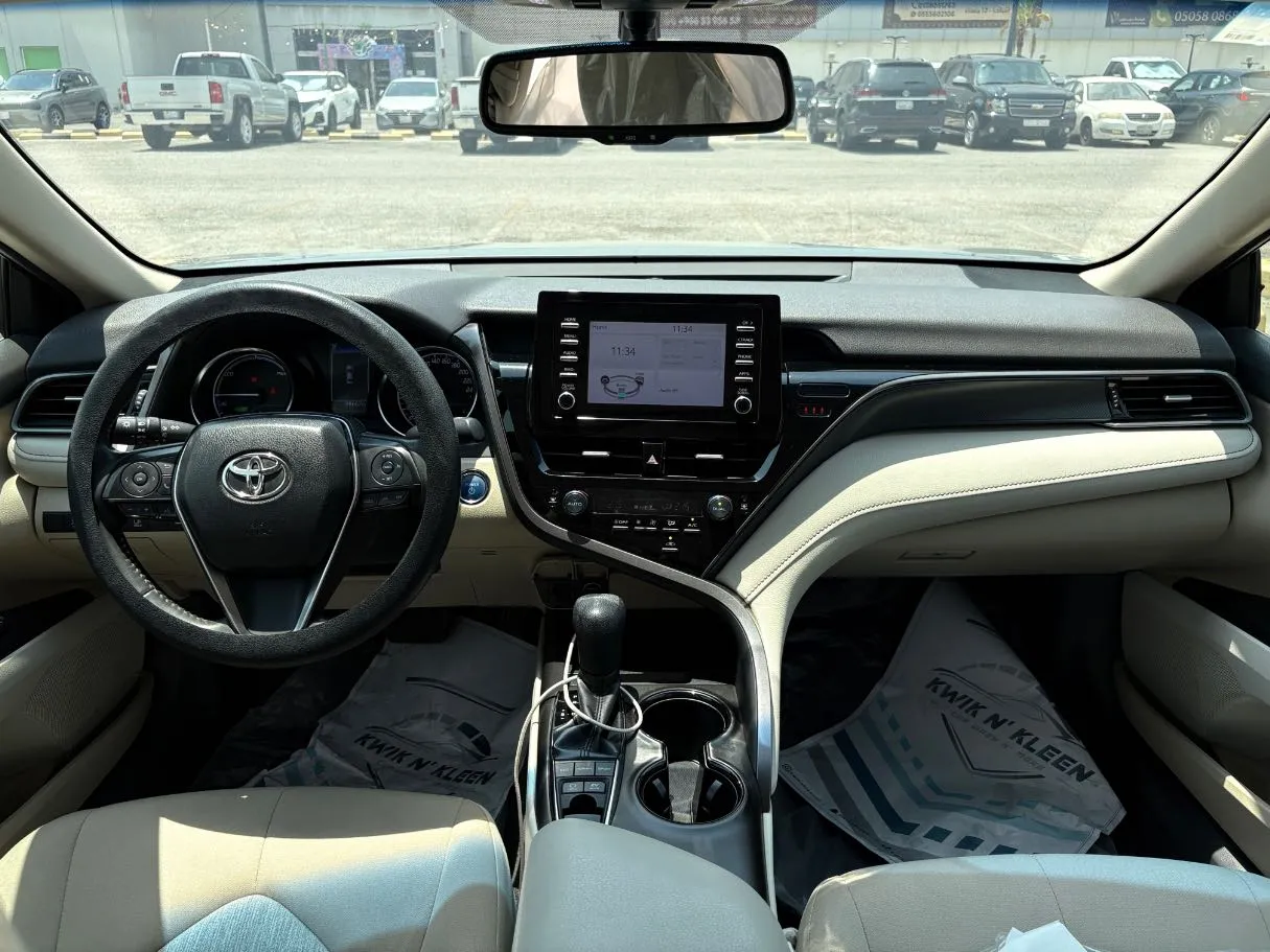 Car image 18