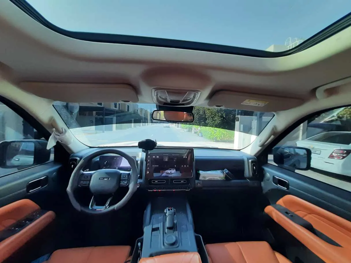 Car image 14