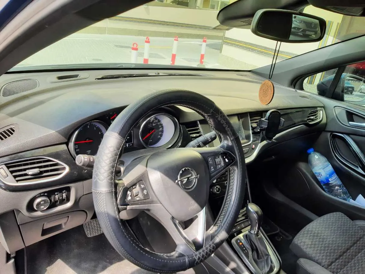 Car image 11
