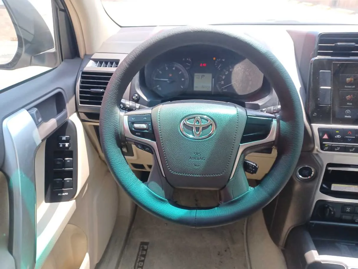 Car image 15