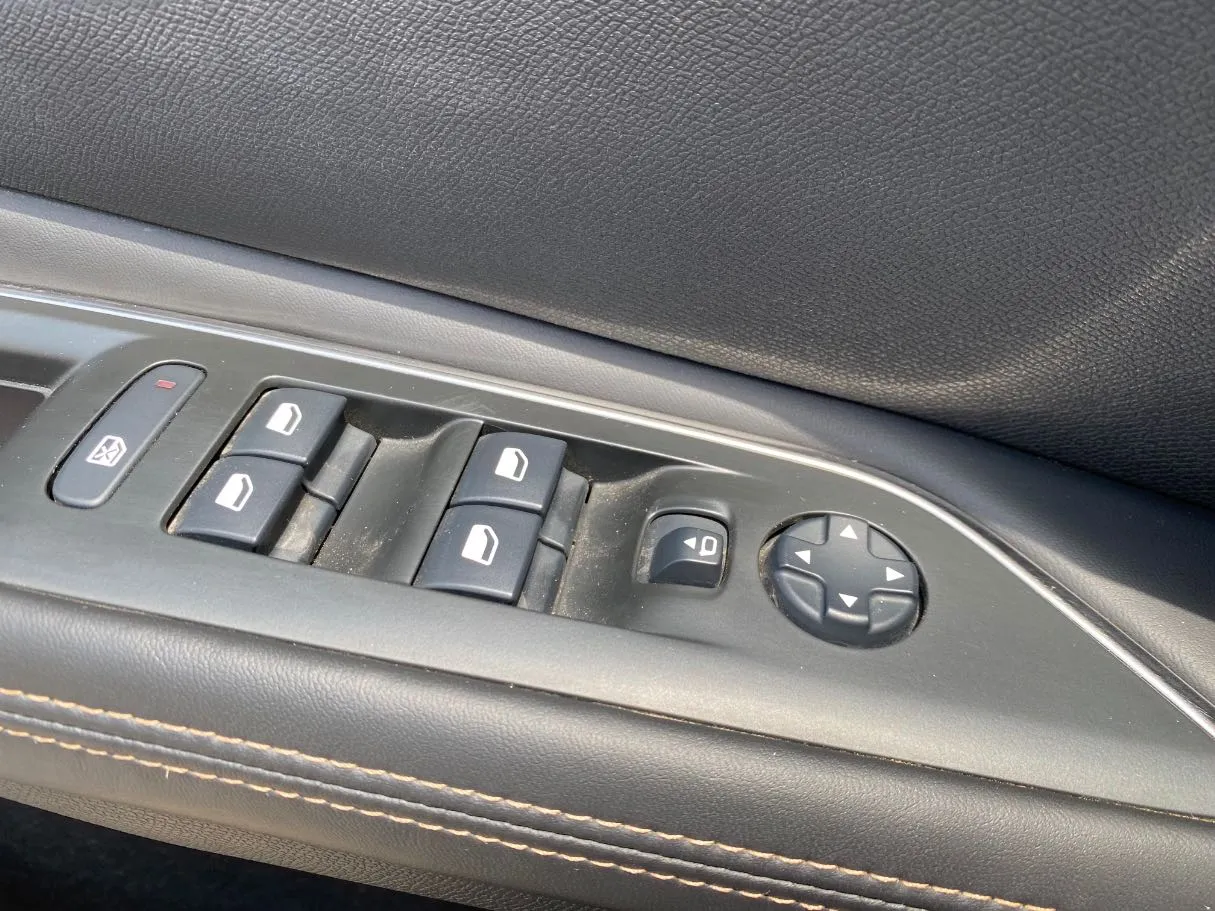 Car image 29