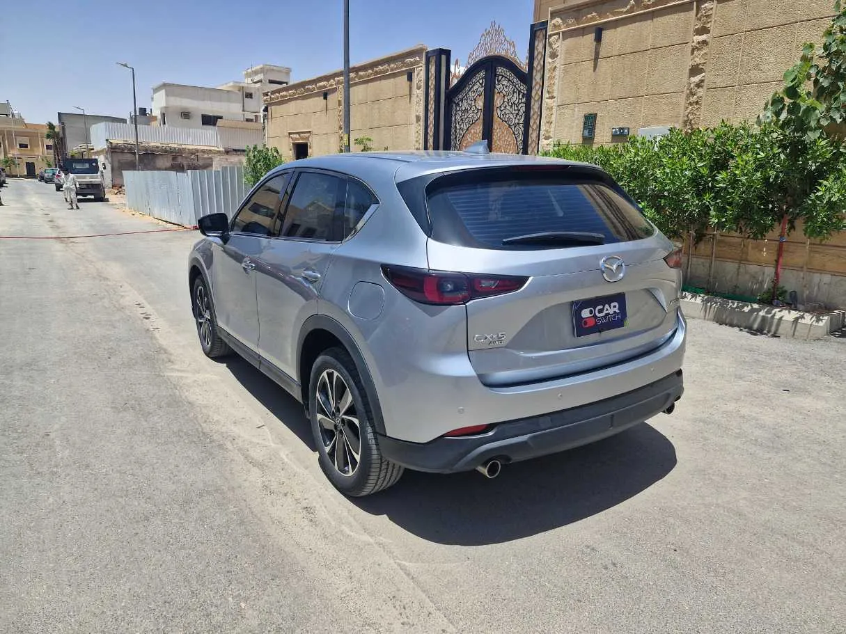 Car image 7