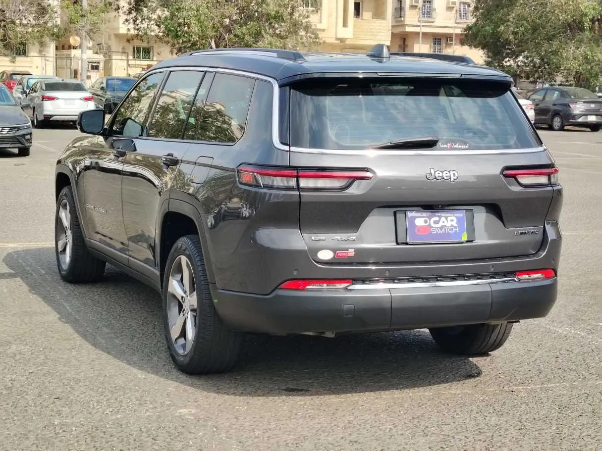 Car image 7
