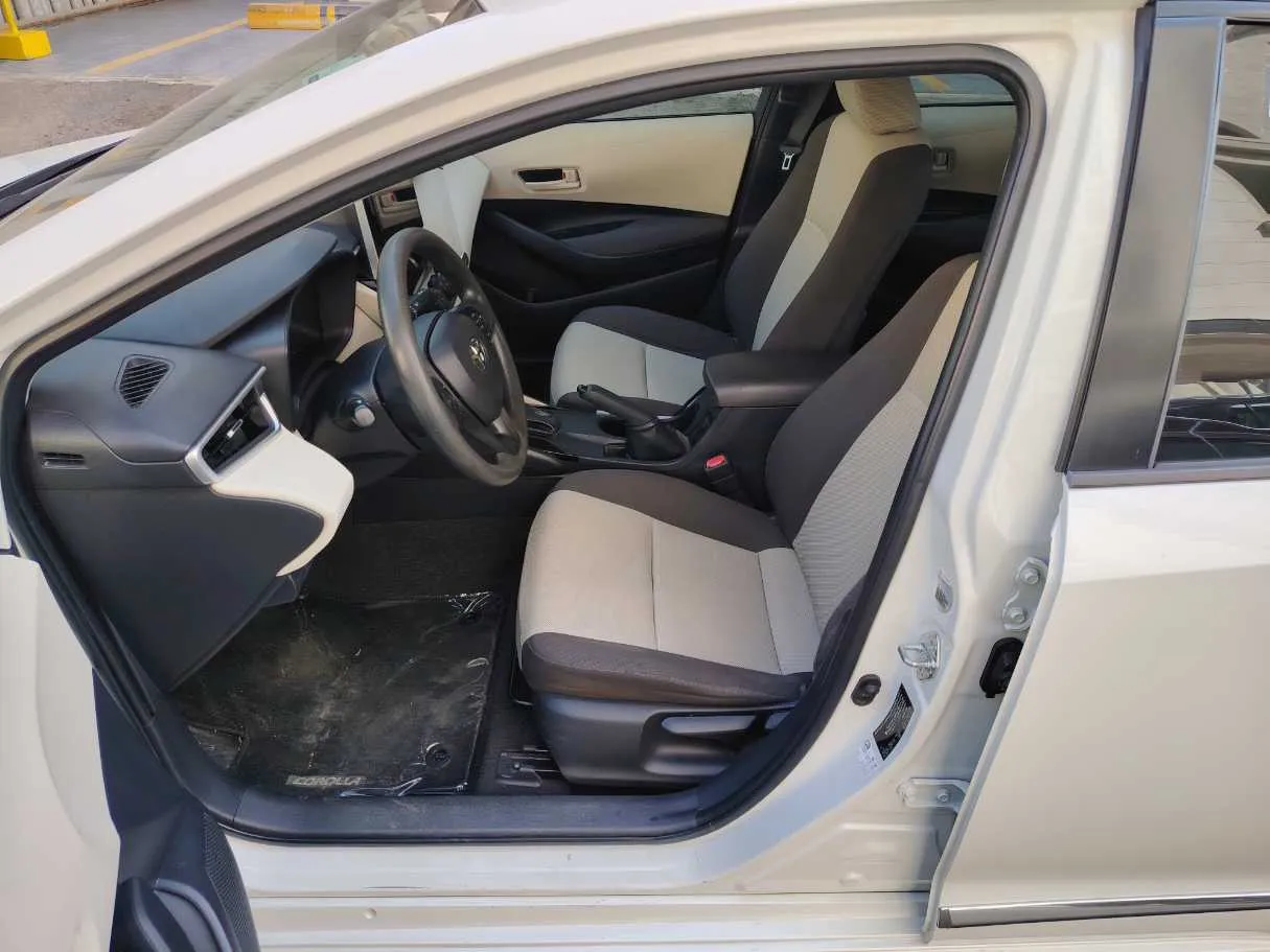 Car image 12