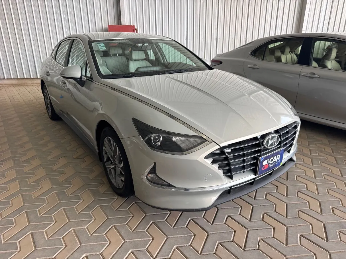 Car image 3