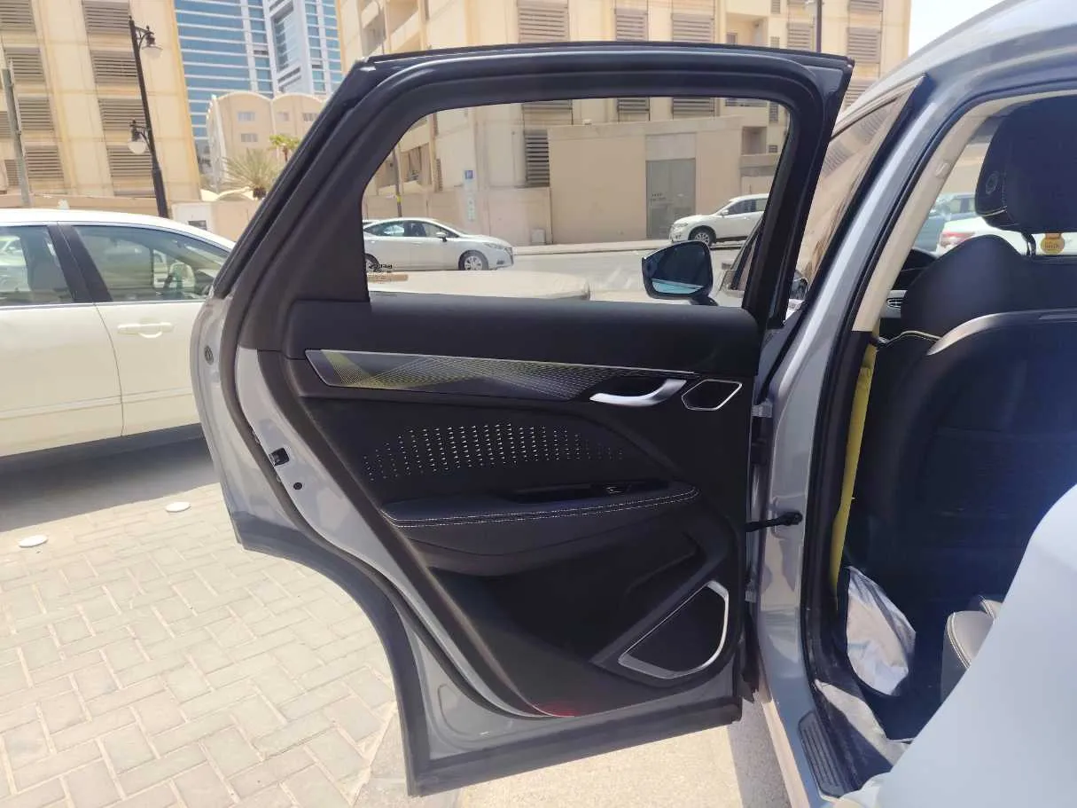 Car image 15