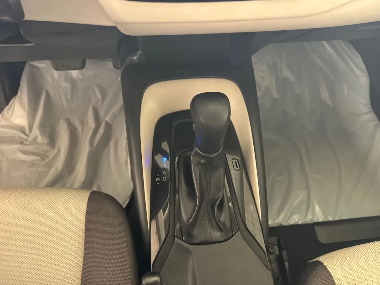 Car image 14